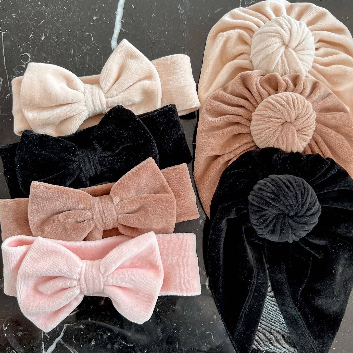 May Mays baby haarband Livia velvet strik taupe