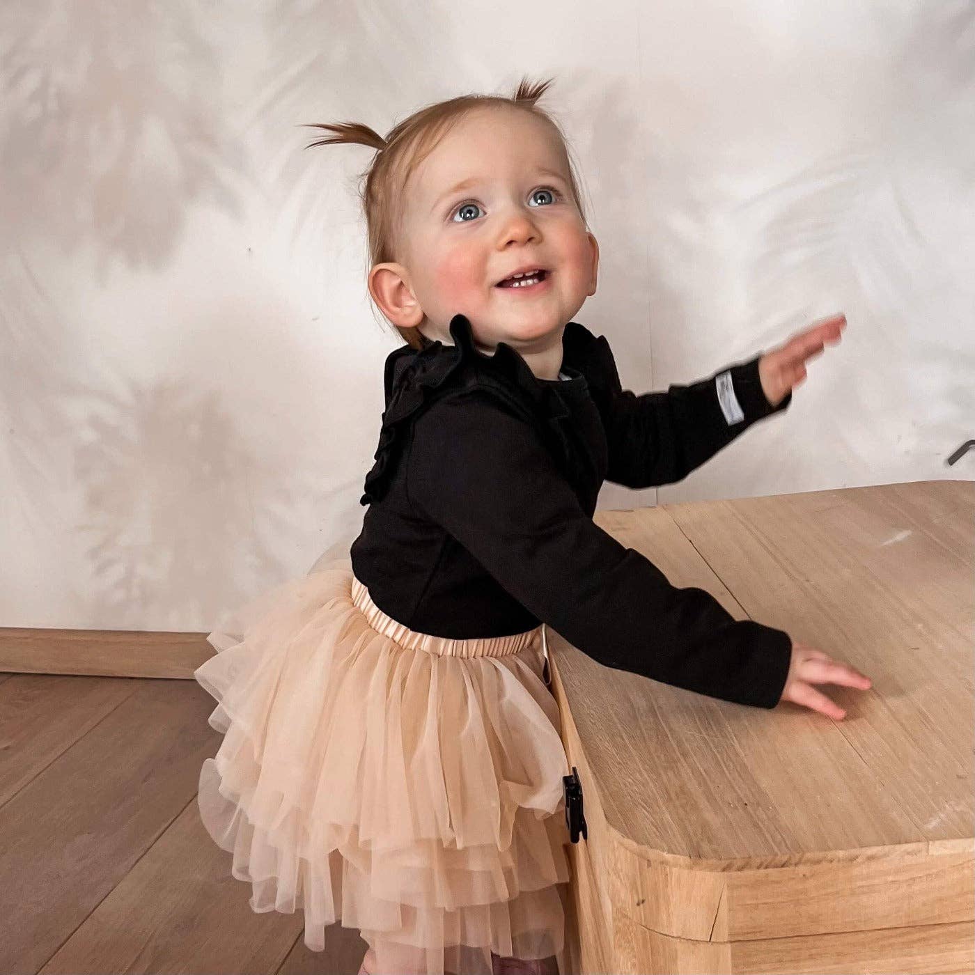 May Mays baby ruffle shirt Rosie zwart